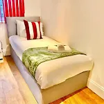 Deluxe Apartment In Royal Docks